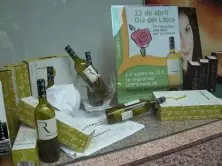 La Bodega Rosalía de Castro celebra con albariño el día del libro