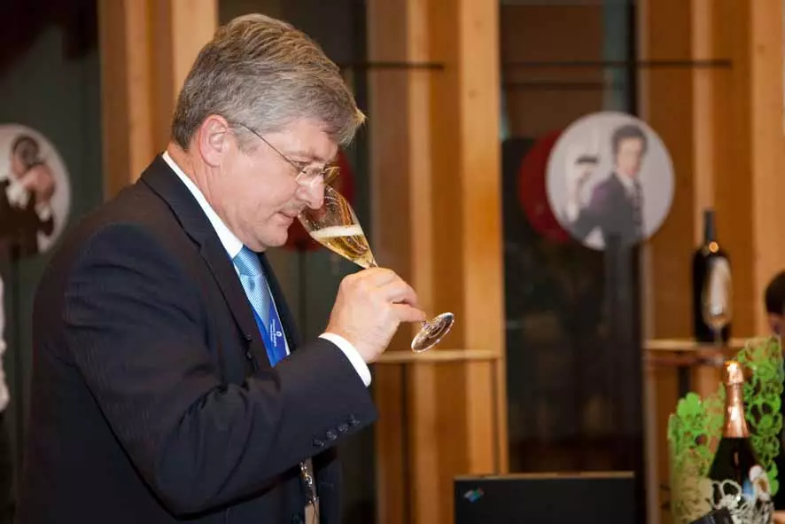 Hervé Deschamps descubre los secretos del mejor champagne en su clase magistral de Ysios Elite Program