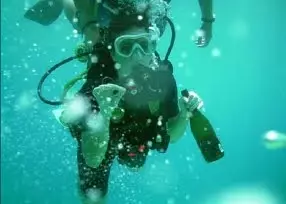 Cavas Submarinas abre las puertas de su bodega bajo el mar