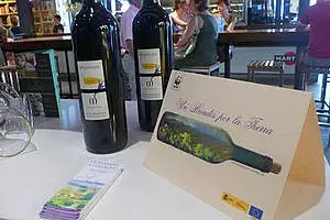 WWF lanza vinos ecológicos con tapones de corcho FSC