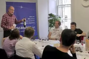 Skyscanner: dos low-cost entre las 5 aerolíneas con los mejores vinos