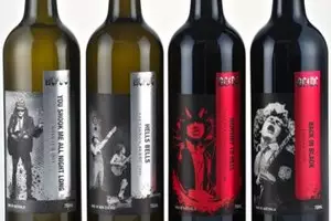 AC/DC lanza una colección de vino personalizada