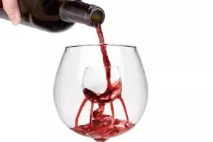 Trevi Aerating Wine Glass, la copa de vino que te permite airear el vino sin parecer un dandi