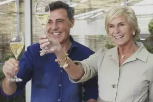 El diseñador Ángel Schlesser vestirá a Anna de Codorníu la próxima Navidad