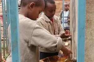 El vino que se convierte en agua para Etiopía