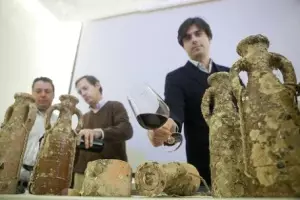 Una bodega ofrece los primeros vinos andaluces de crianza submarina