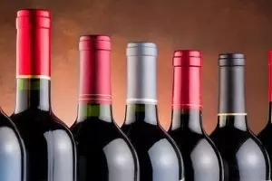 Cinco grandes sumilleres se confiesan: sus vinos preferidos por 5 euros