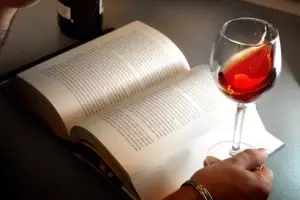 Un vaso de vino al día reduce el riesgo de tener una depresión