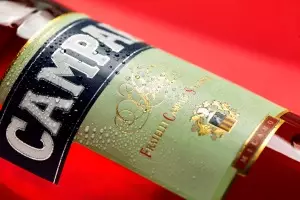 Campari descubre su nuevo y elegante look