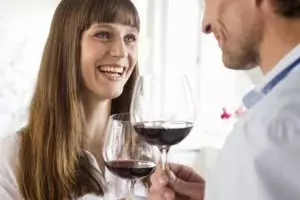 Diez cosas que nunca debes hacer cuando pides un vino en un restaurante