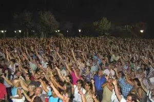 Valdepeñas bate el récord mundial de brindis con vino