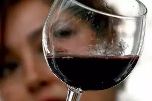 El vino protege tu corazón… si también practicas ejercicio