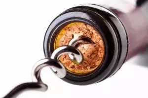 El consumo de vino con denominación de origen en el hogar sube un 2%, mientras cae el resto