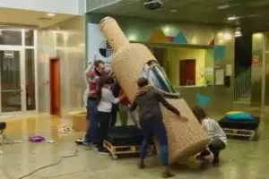 Nomacorc presenta la botella de vino más grande del mundo realizada con tapones sintéticos