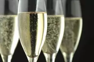 Consumir champagne mejora la memoria