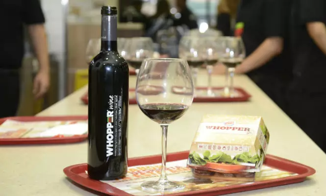 Burger King lanza Whopper Wine, un vino tinto de edición limitada