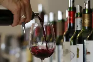 Vino y café pueden mejorar su salud de una manera inesperada