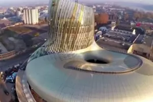 La Ciudad del Vino de Burdeos abre sus puertas
