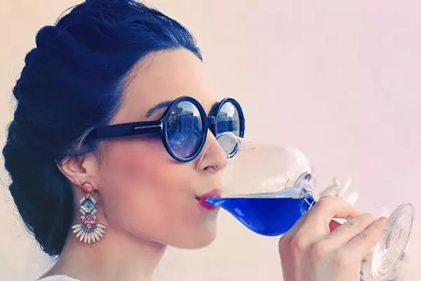 El vino azul que ya no puede llamarse “vino”