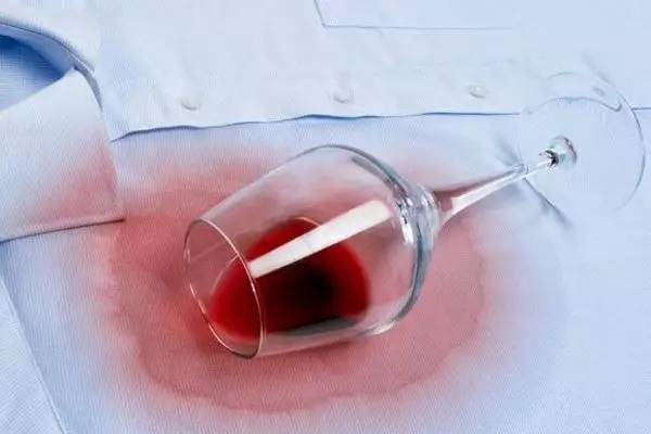Cómo quitar las manchas de vino